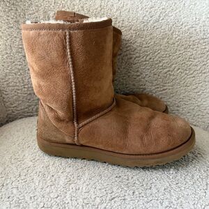Uggs *Size 8* Chestnut